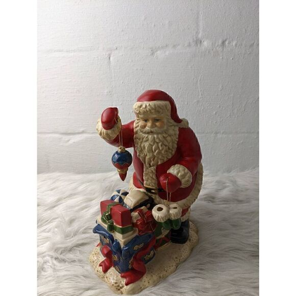 Santa Clause standing around presents with ornament 11 inches tall Ceramic figur - Picture 1 of 7